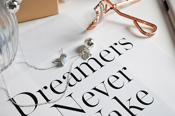 赞美小狗的句子