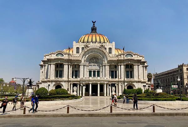 笙歌叹离愁拼音